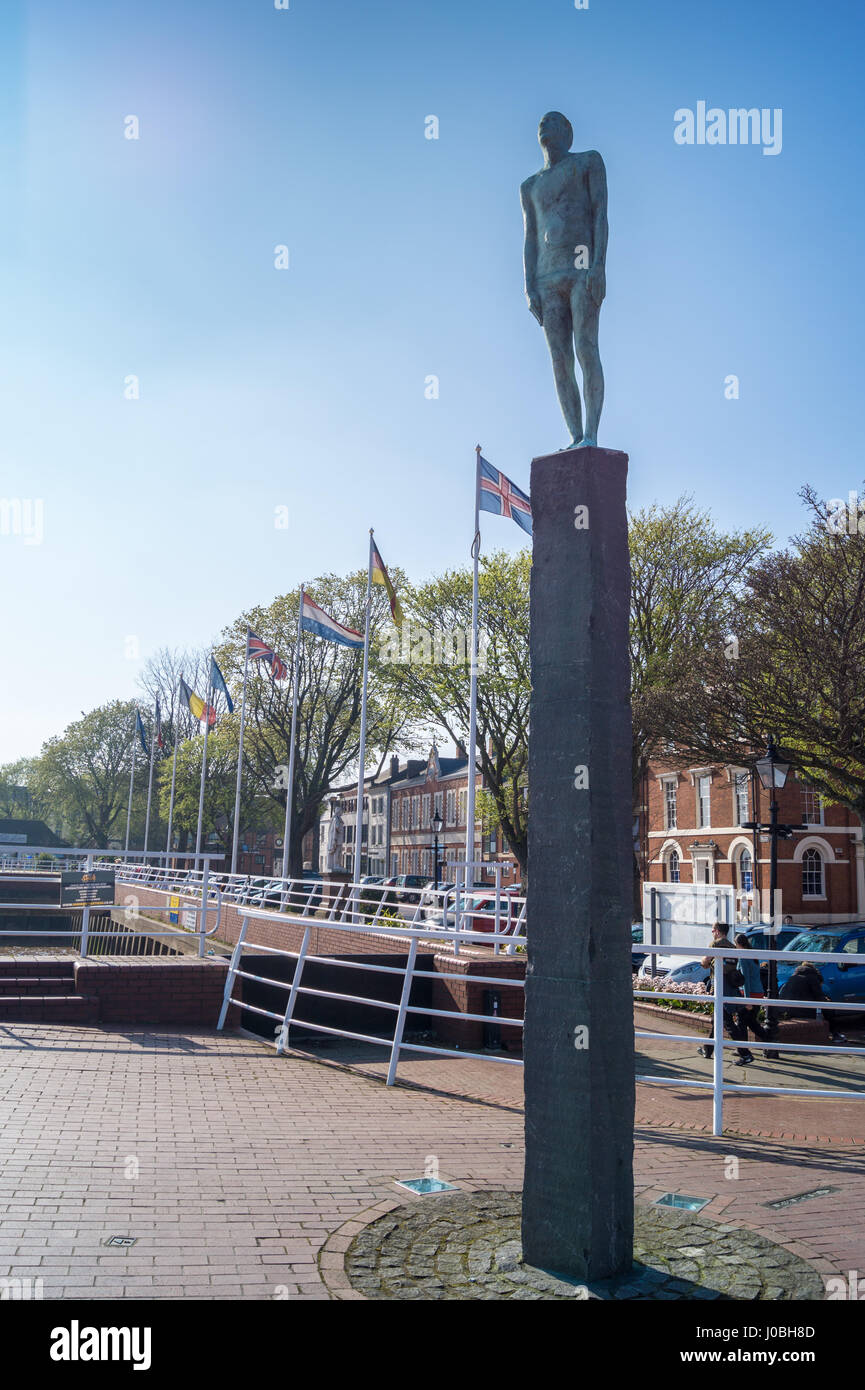 'Viaggio' statua in bronzo scultura da Steinunn Thorarinsdottir, 2006, Nelson Street, Kingston-upon-Hull, Yorkshire, Inghilterra Foto Stock