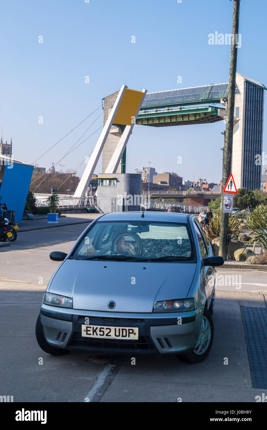 'Lavato fino Car-Go' arte di installazione da Chris Dobrowolski per Hull City della cultura 2017, Kingston-upon-Hull, Yorkshire, Inghilterra Foto Stock