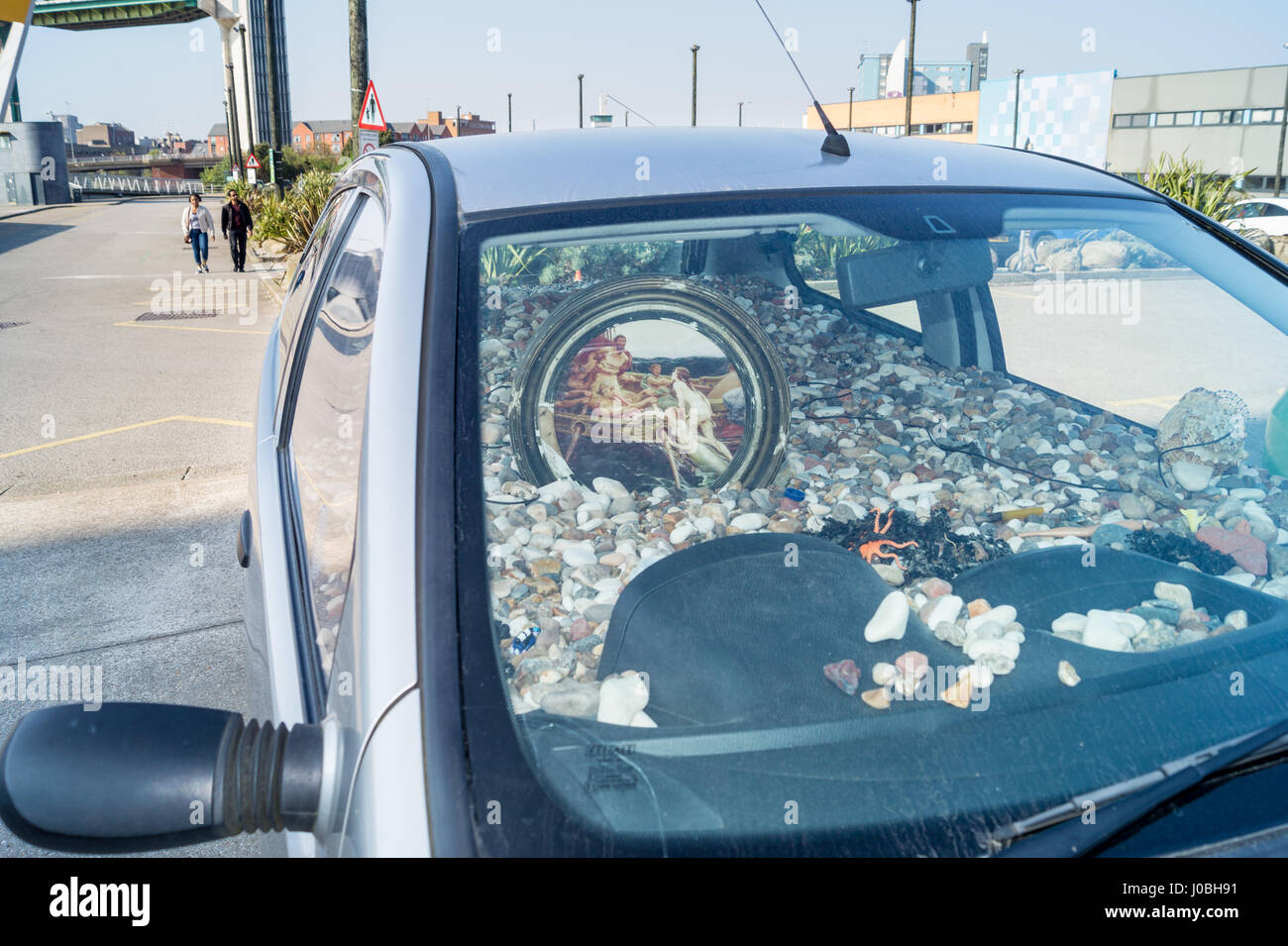 'Lavato fino Car-Go' arte di installazione da Chris Dobrowolski per Hull City della cultura 2017, Kingston-upon-Hull, Yorkshire, Inghilterra Foto Stock