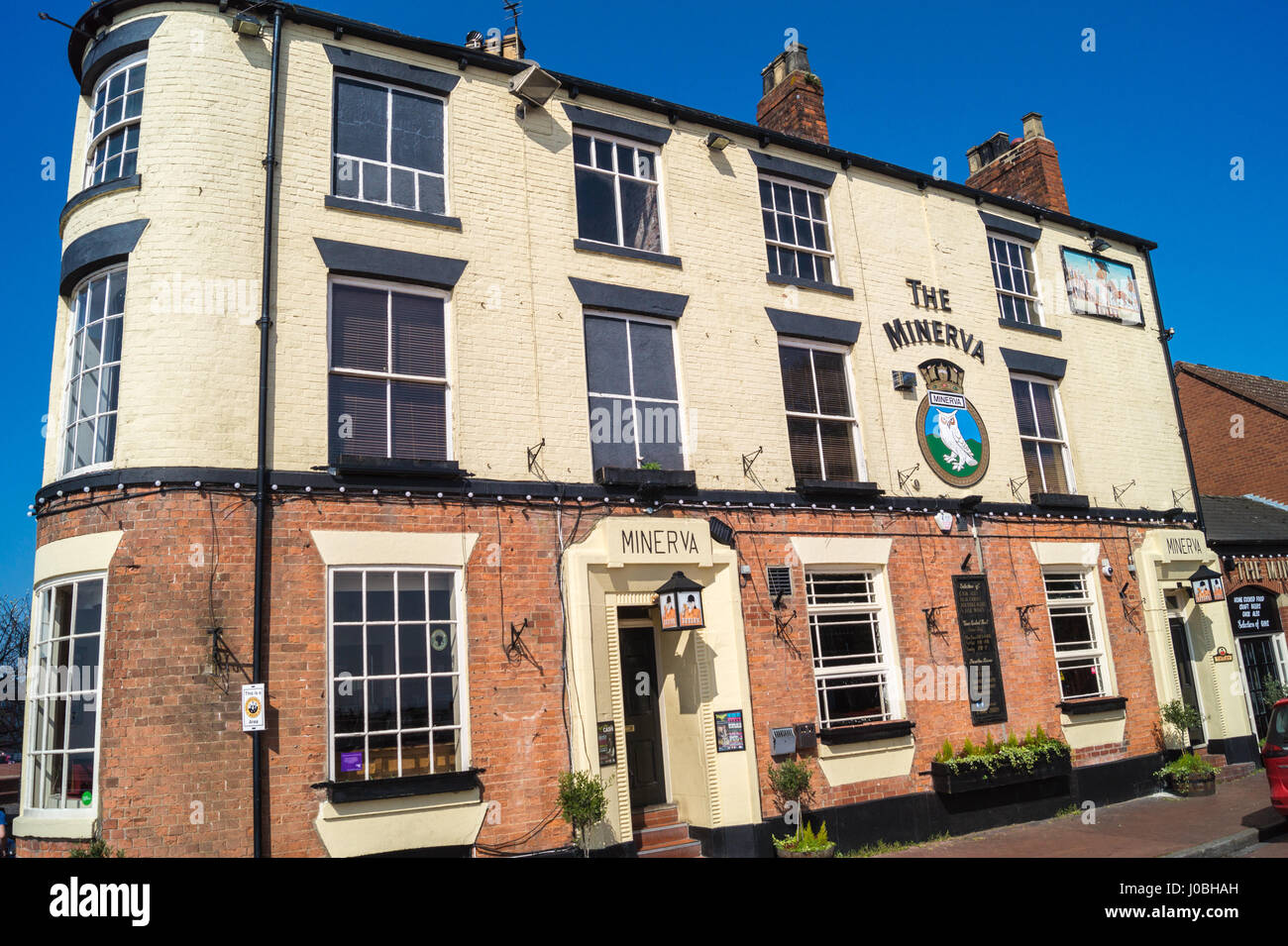 Esterno del Georgian Minerva pub, Pier San, Kingston upon Hull, East Riding, nello Yorkshire, Inghilterra Foto Stock