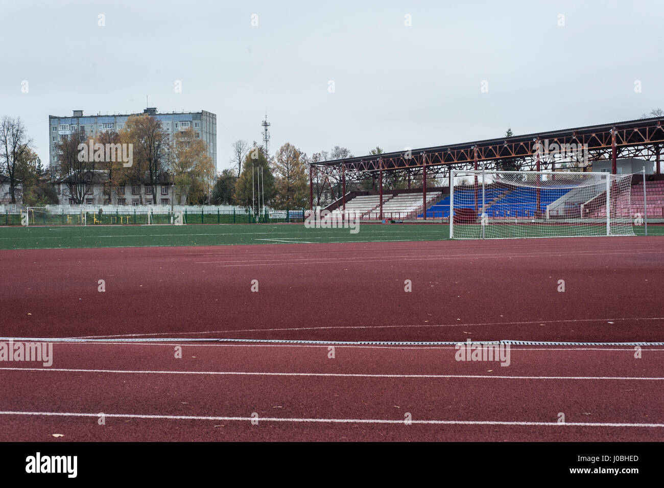 Spartak Bor stadium di Bor subirà la ricostruzione completa nel 2017 per essere utilizzato come una struttura di formazione in Coppa del mondo. Con precisione sovietica immagini mostrano proprio come le due potenti stadi per il 2018 Russo Coppa del Mondo vengono lucidati alla perfezione con il resto ben al di sotto del titolo. A differenza dei precedenti grotteschi di opere infrastrutturali per il brasiliano e il South African Coppe del mondo, le immagini mostrano che in Russia la 45.000 posti Arena di Kazan, casa di Rubin Kazan e la Otkrytiye Arena, casa di Spartak Mosca, sono già stati completati. Altre immagini mostrano la Luzhniki Olympic Stadium di Mosca che Foto Stock