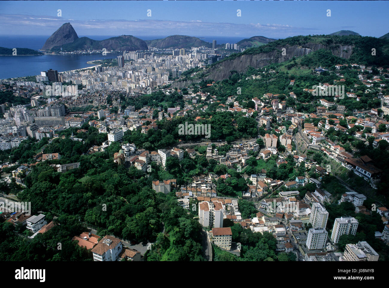 Santa Teresa quartiere in primo piano in Rio de Janeiro, Brasile, un rinomato luogo di incontro per intellettuali, studiosi, artisti e politici che sono attratti dal suo carattere storico, la vita culturale e il tenore di vita. Foto Stock