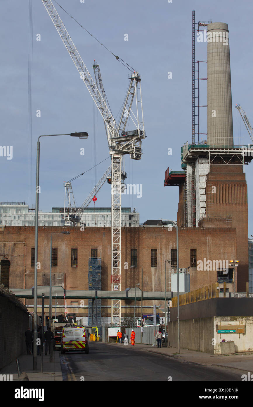 Battersea Power Station costruzione, uno di Londra più famosi palazzi essendo sviluppato in appartamenti di lusso a Londra, Inghilterra, Regno Unito Foto Stock