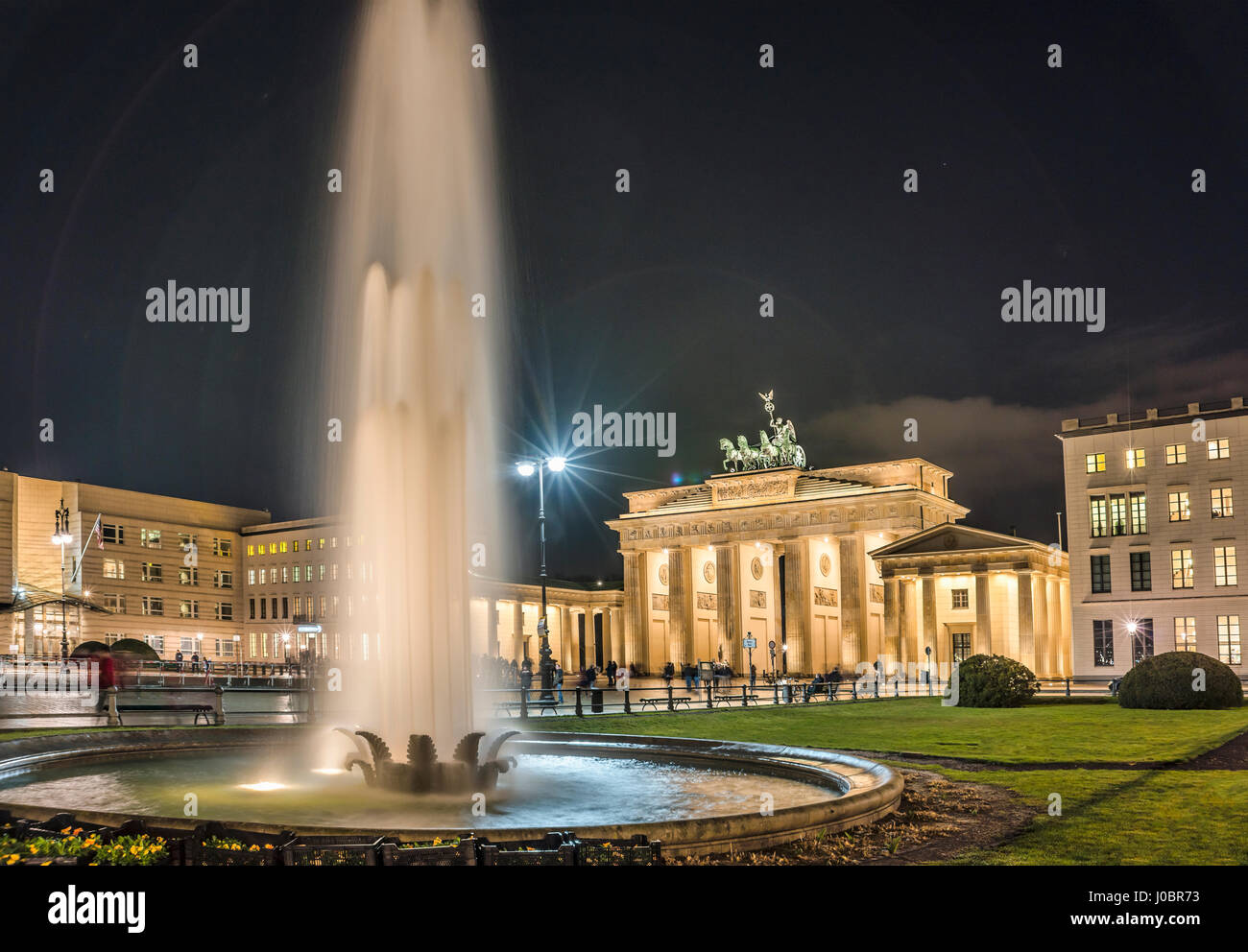 Brandenburger Tor bei Nacht, Berlino, Deutschland Foto Stock