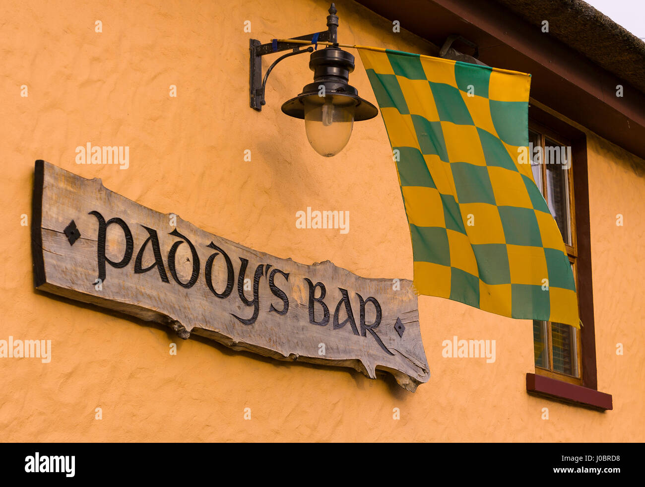 GLENTIES, Donegal, Irlanda - segno per Paddy's Bar. Foto Stock