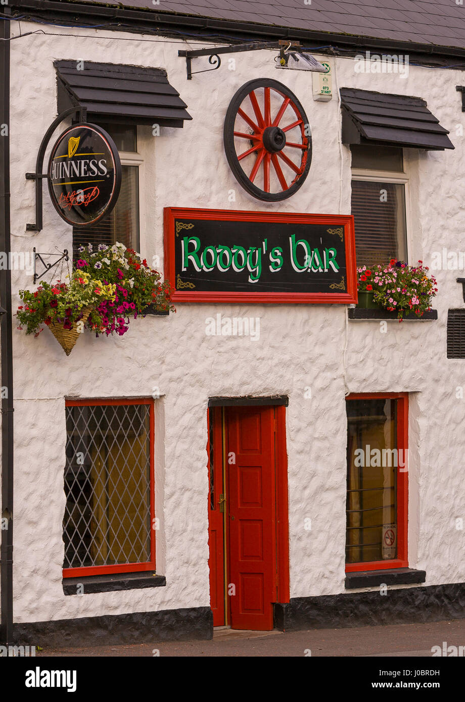 GLENTIES, Donegal, Irlanda - Roddy's Bar esterno. Foto Stock