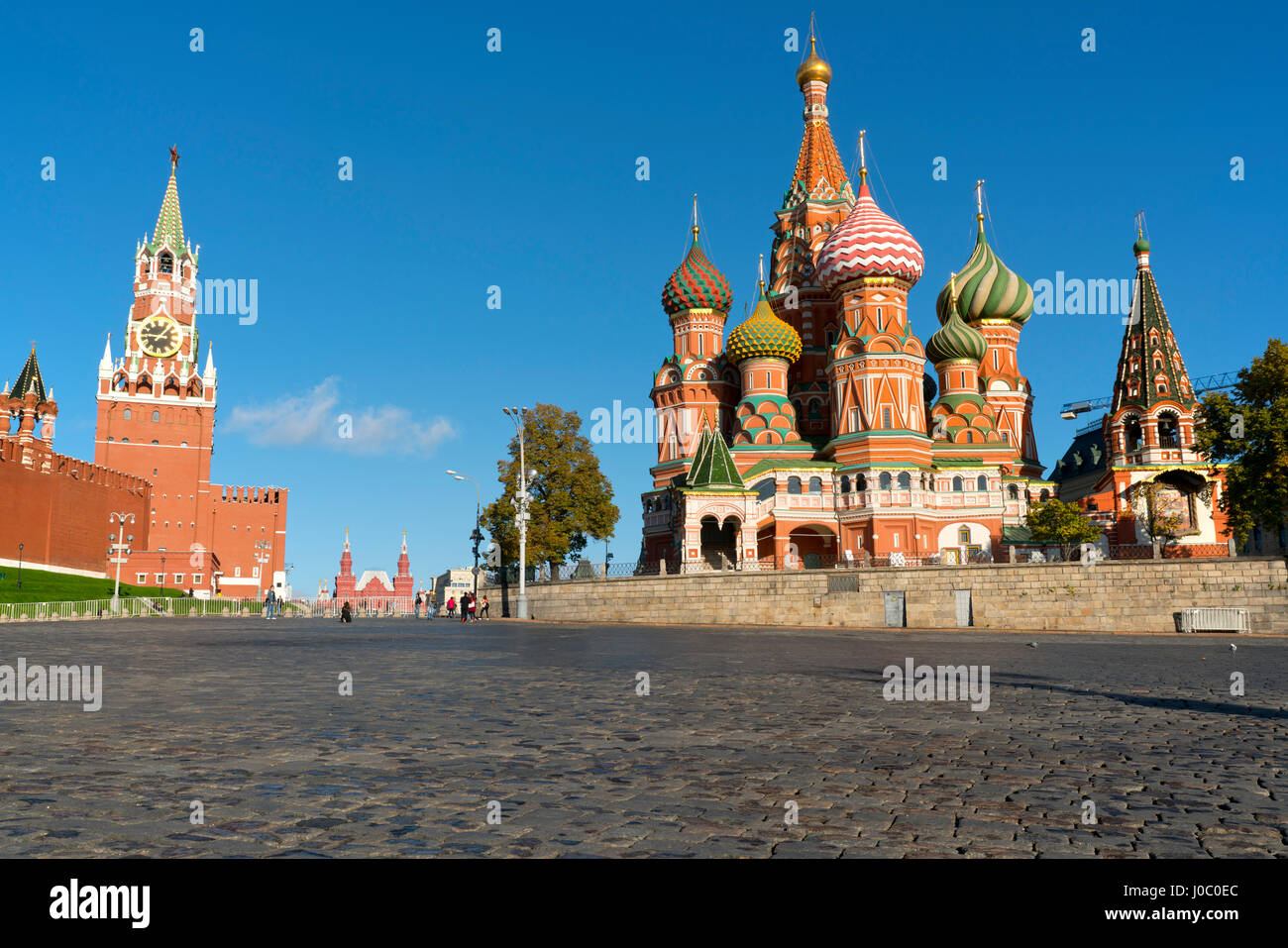 La Piazza Rossa, la Cattedrale di San Basilio e Salvatore la torre del Cremlino, Sito Patrimonio Mondiale dell'UNESCO, Mosca, Russia Foto Stock