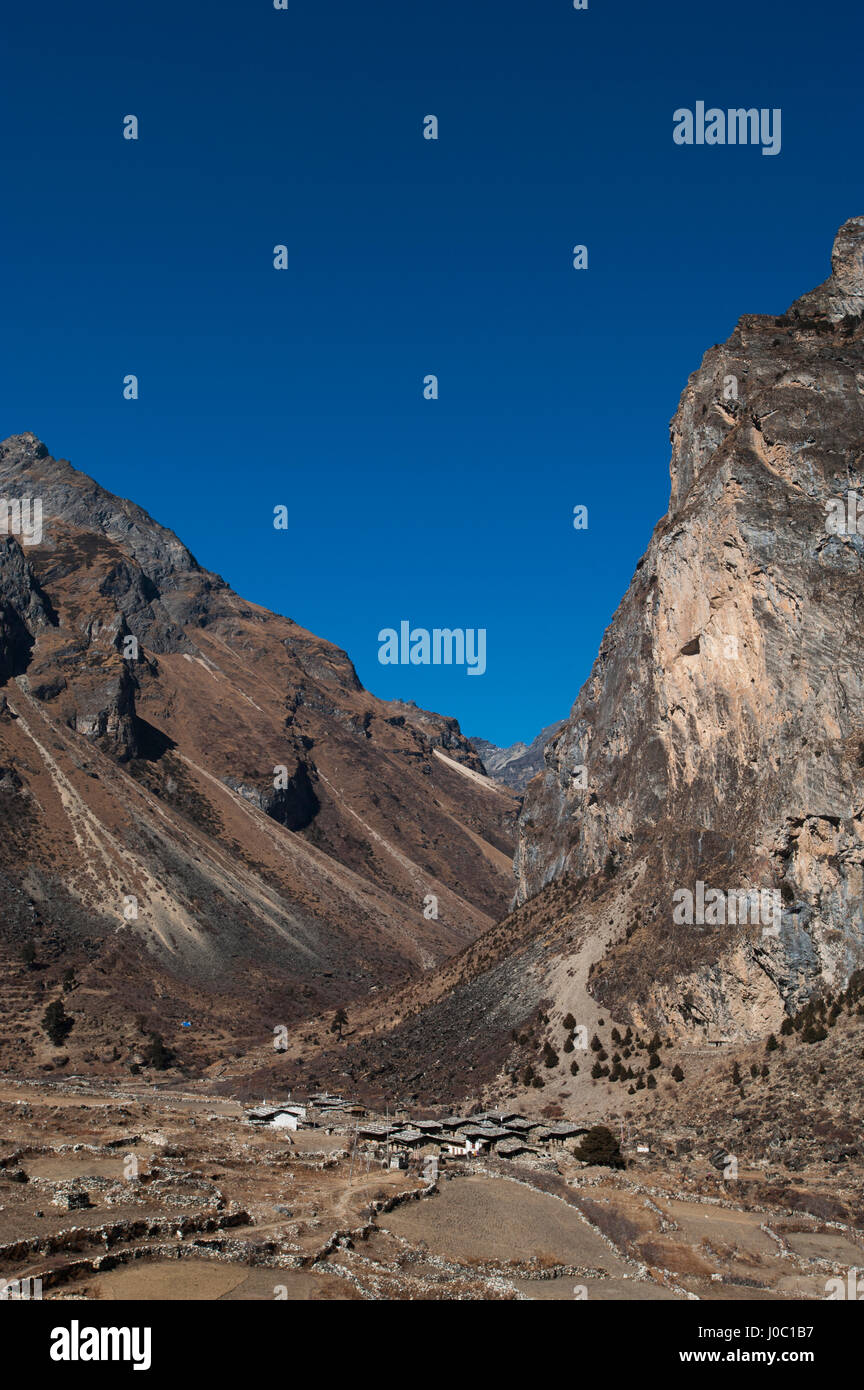 Goyul village, tra Lingzhi e Chebisa sul Laya-Gasa percorso di trekking, Thimpu distretto, Bhutan, Himalaya, Asia Foto Stock