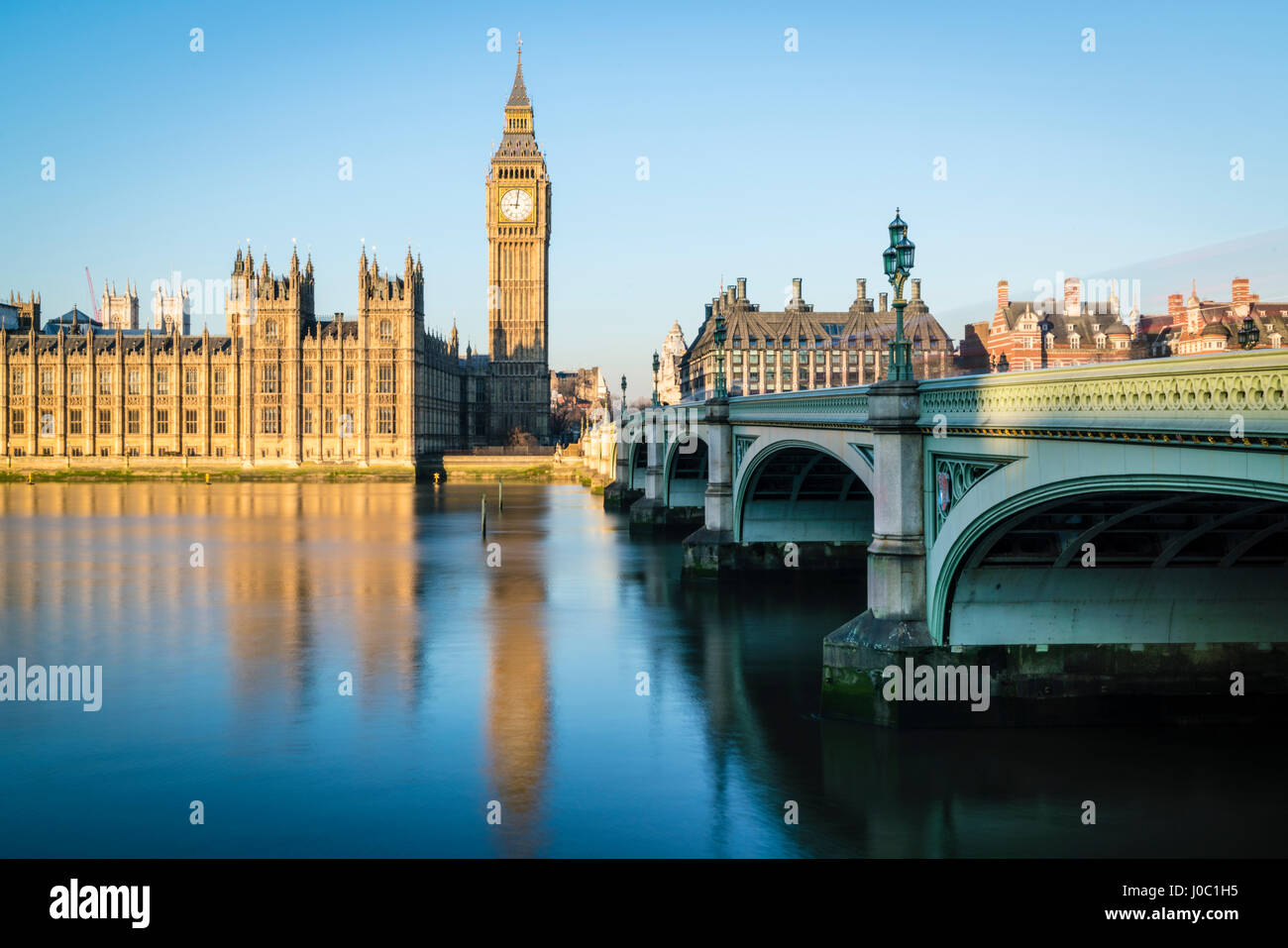 Il Big Ben e il Palazzo di Westminster, Sito Patrimonio Mondiale dell'UNESCO, e il Westminster Bridge, London, England, Regno Unito Foto Stock