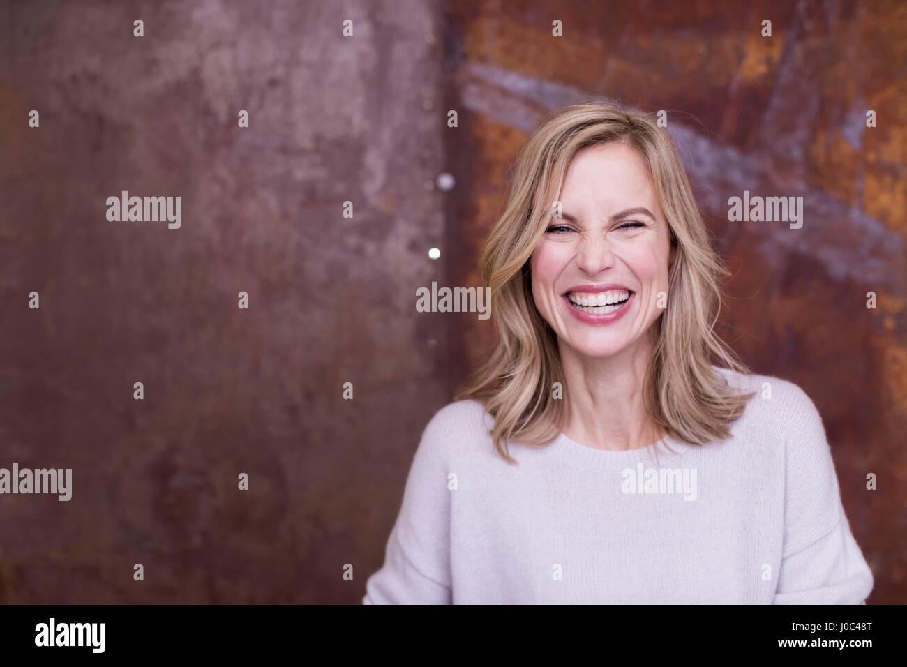 Ritratto di metà donna adulta, sorridente Foto Stock