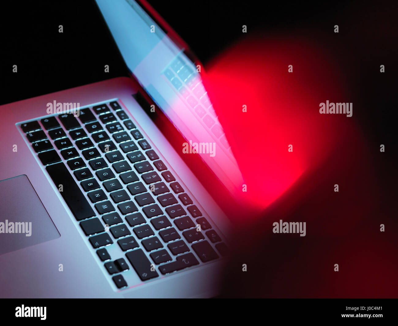 Cyber attacco, laptop computer infetti da virus Foto Stock