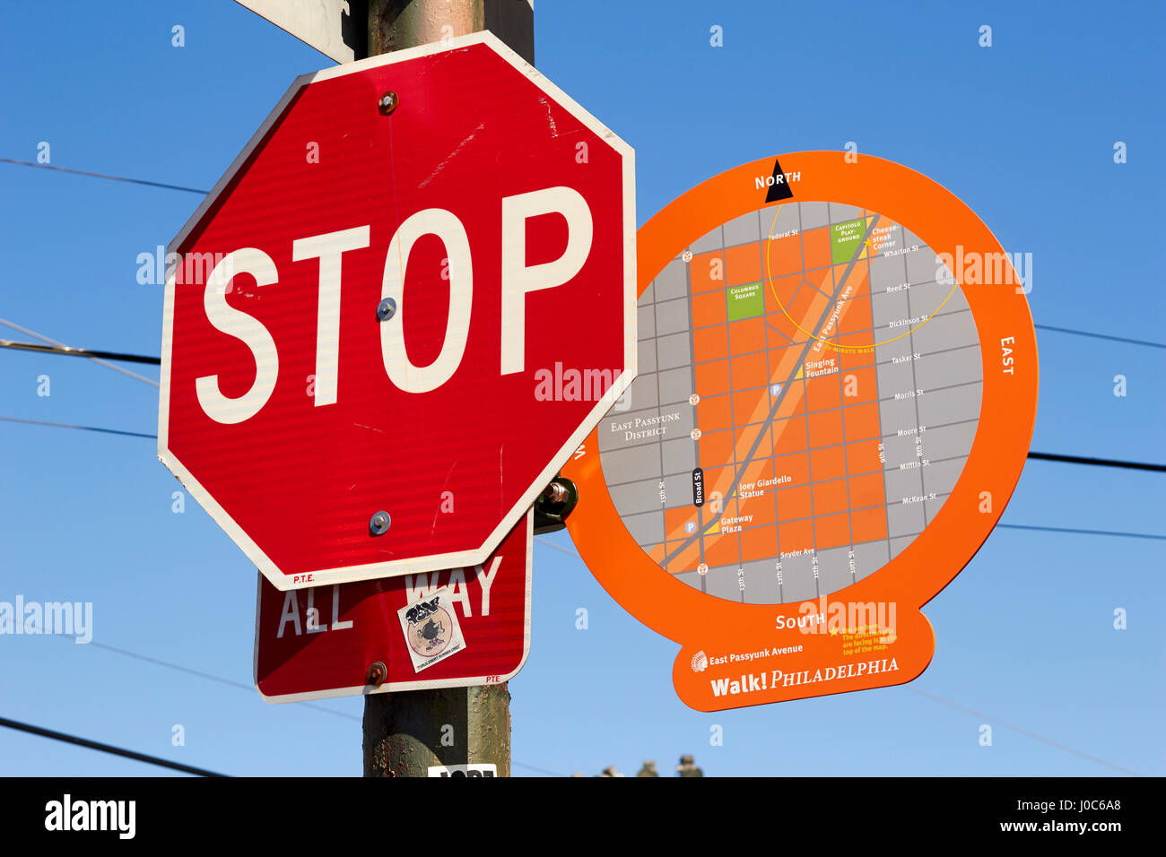 Segno di stop in Philadelphia, PA, Stati Uniti d'America Foto Stock