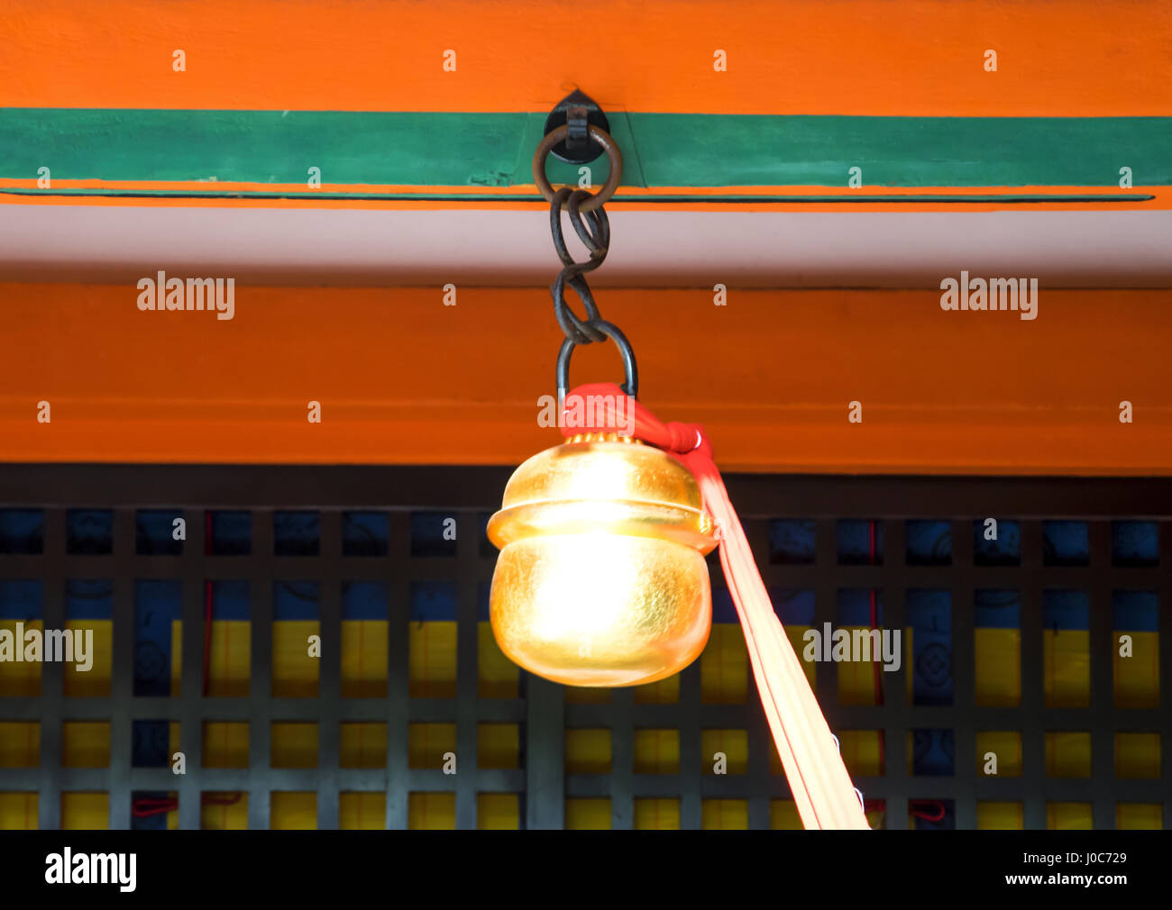 Tempio giapponese bell a Fushimi Inari Taisha, Kyoto, Giappone Foto Stock