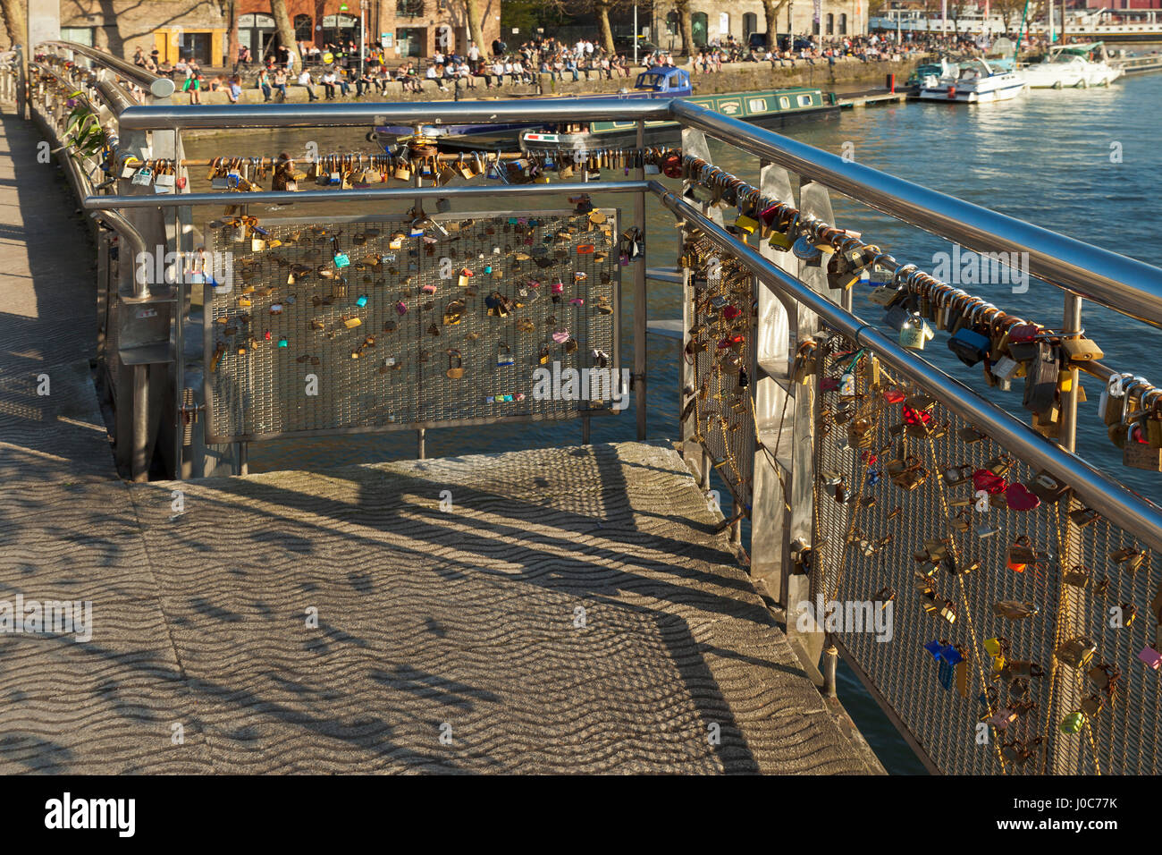 Pero's Bridge coperte in amore lucchetti. Sant Agostino, di raggiungere il porto di Bristol, Bristol. Foto Stock