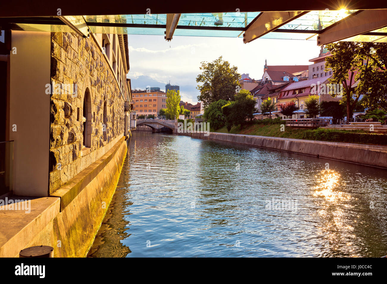 Il fiume e il mare di Ljubljana vista al tramonto, capitale della Slovenia Foto Stock