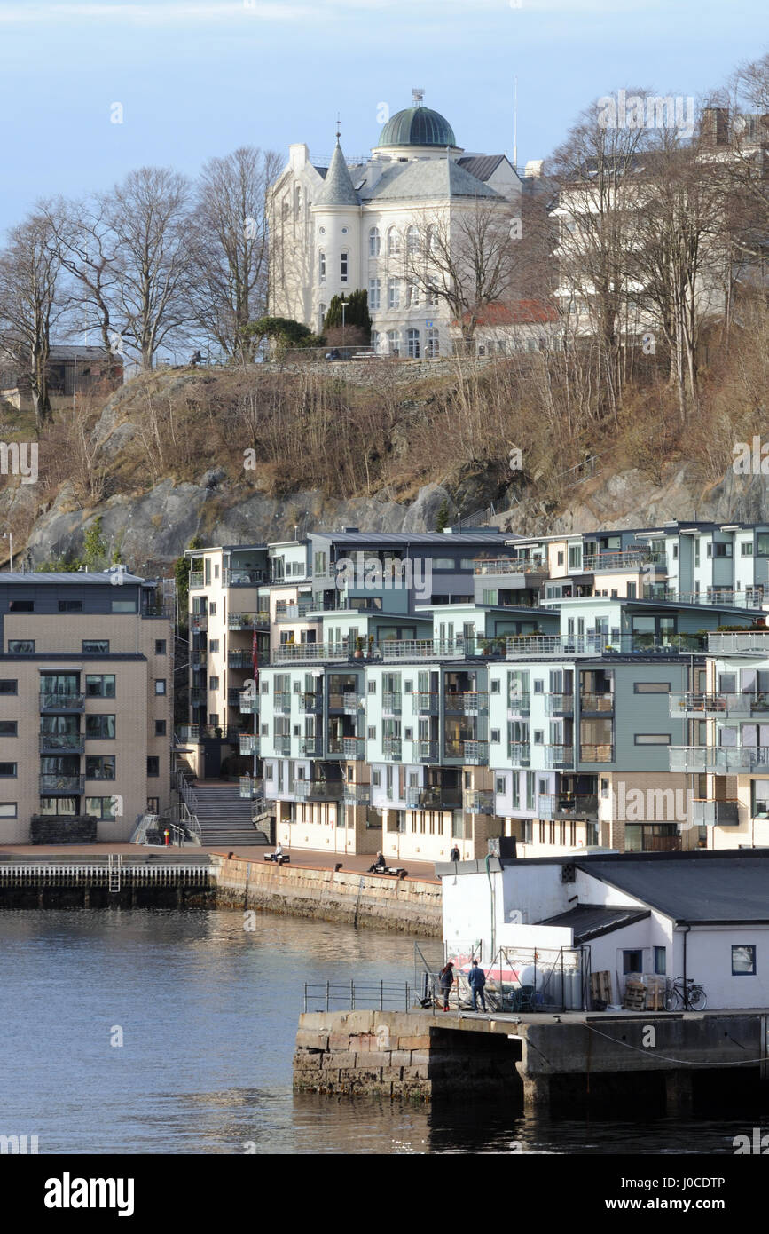 Gli edifici di Fagskolen ho Hordaland scuola tecnica sopra il porto di Bergen. Bergen, Norvegia. Foto Stock