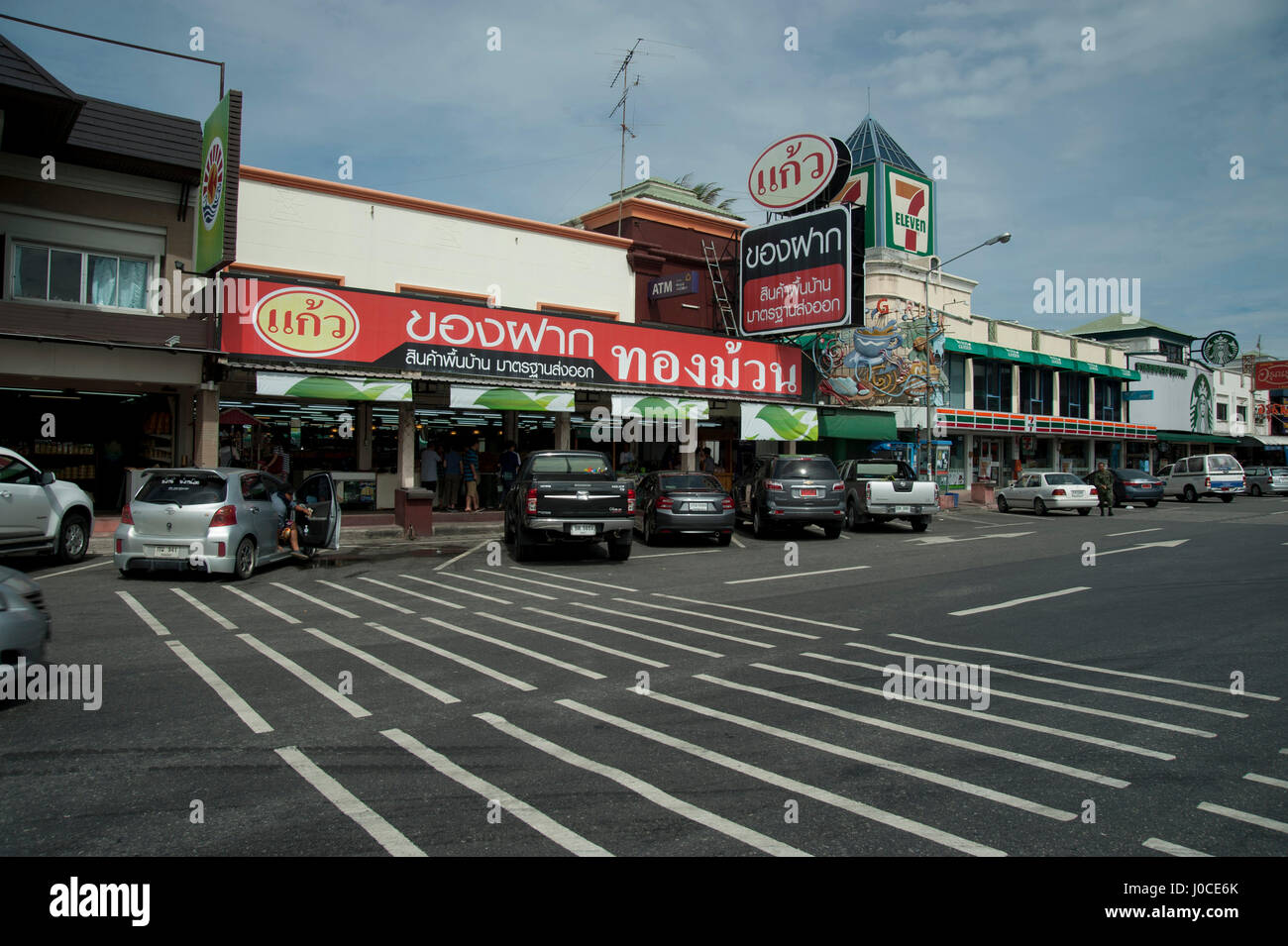 Parcheggio auto al di fuori del ristorante, bangkok, Thailandia, asia Foto Stock