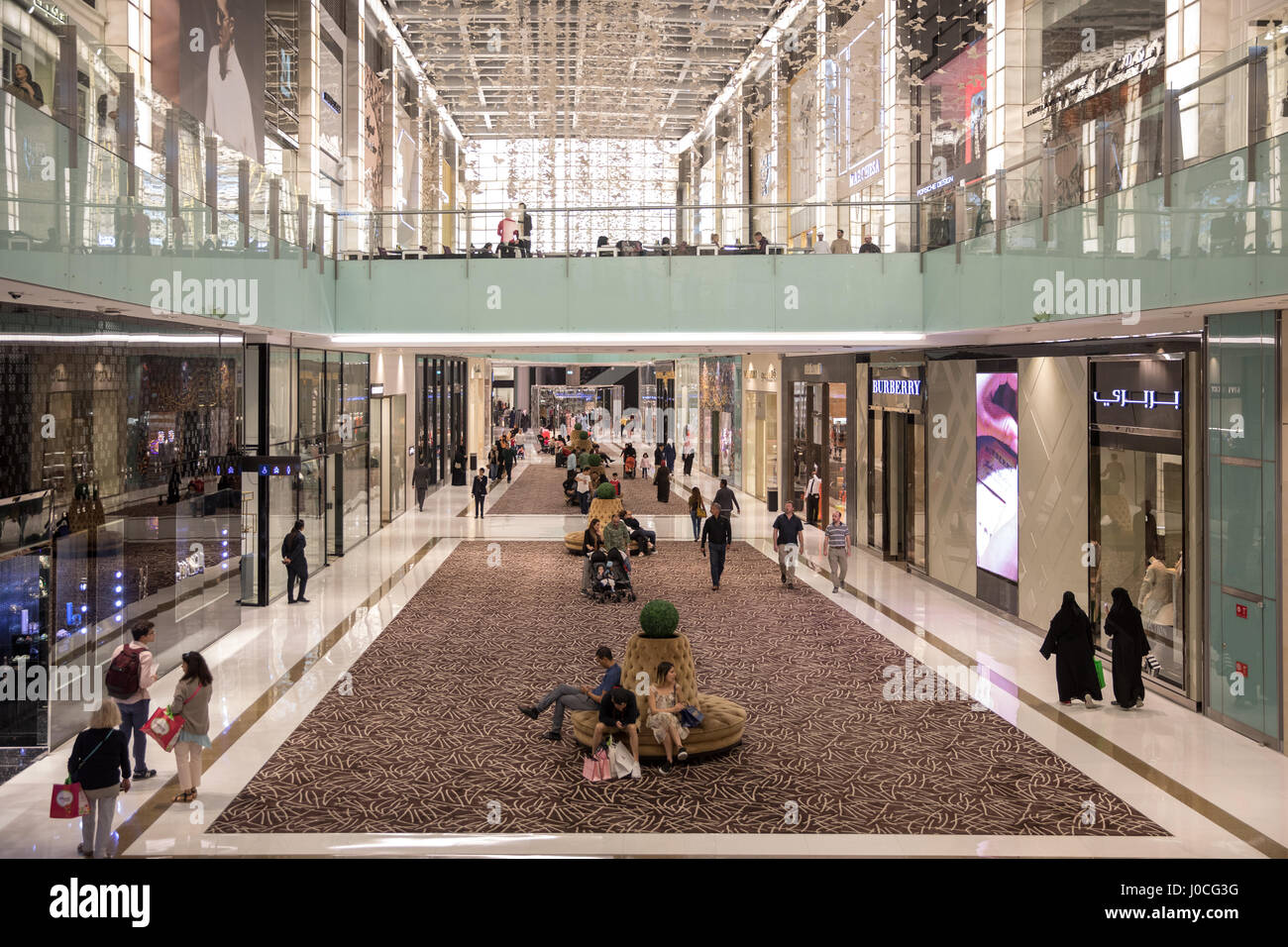 Fashion Avenue del centro commerciale di Dubai. Foto Stock