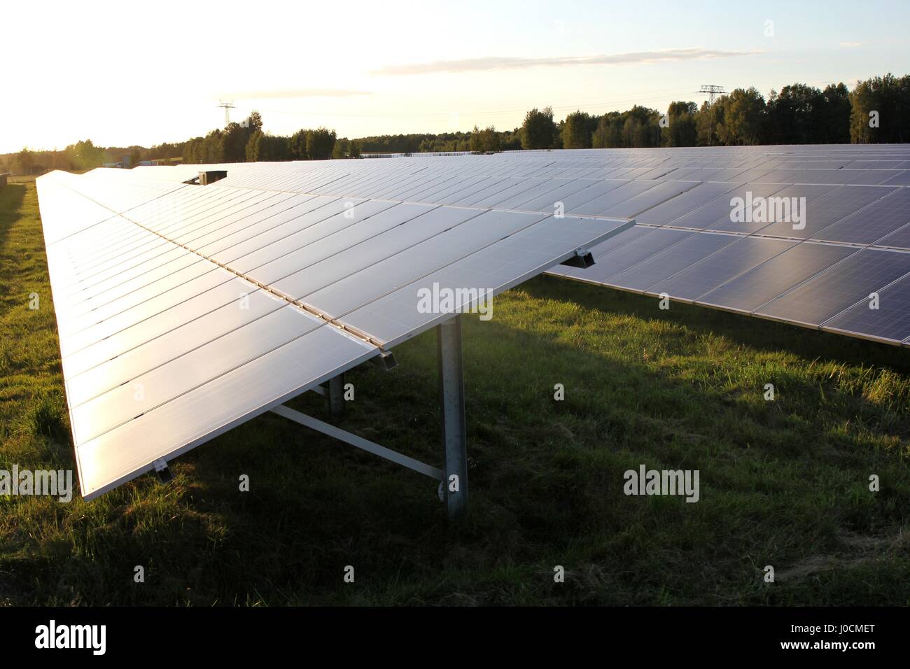 Montato a terra centrale fotovoltaica Foto Stock