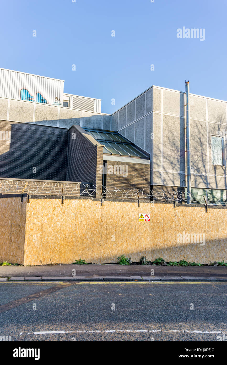 Kirklees college (ex collegio tecnico) su castigato, Huddersfield. Il sito è ora abbandonata in attesa di riqualificazione dopo il collegio si è mosso. Foto Stock