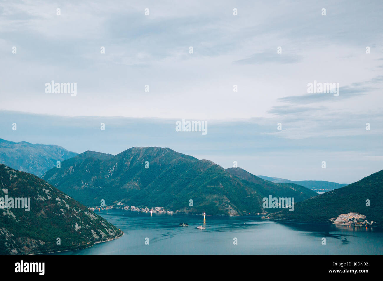 L'isola della Gospa od Skrpela, Kotor Bay, Montenegro. Vista dal Foto Stock