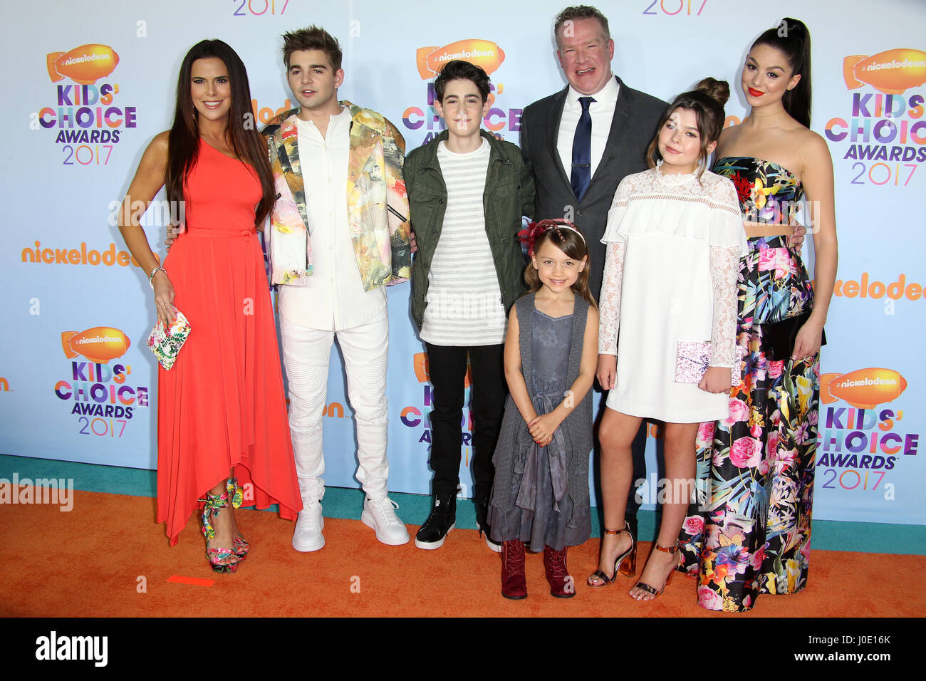 Nickelodeon's 2017 Kids Choice Awards - Gli arrivi con: Rosa Blasi, il cast di 'L'Thundermans' dove: Los Angeles, California, Stati Uniti quando: 12 Mar 2017 Foto Stock