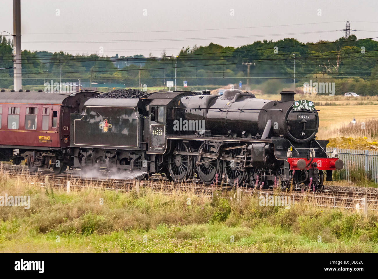 Locomotiva a vapore nero 44392 cinque foto a velocità di traino Winwick la Lune fiume escursione di fiducia. Foto Stock