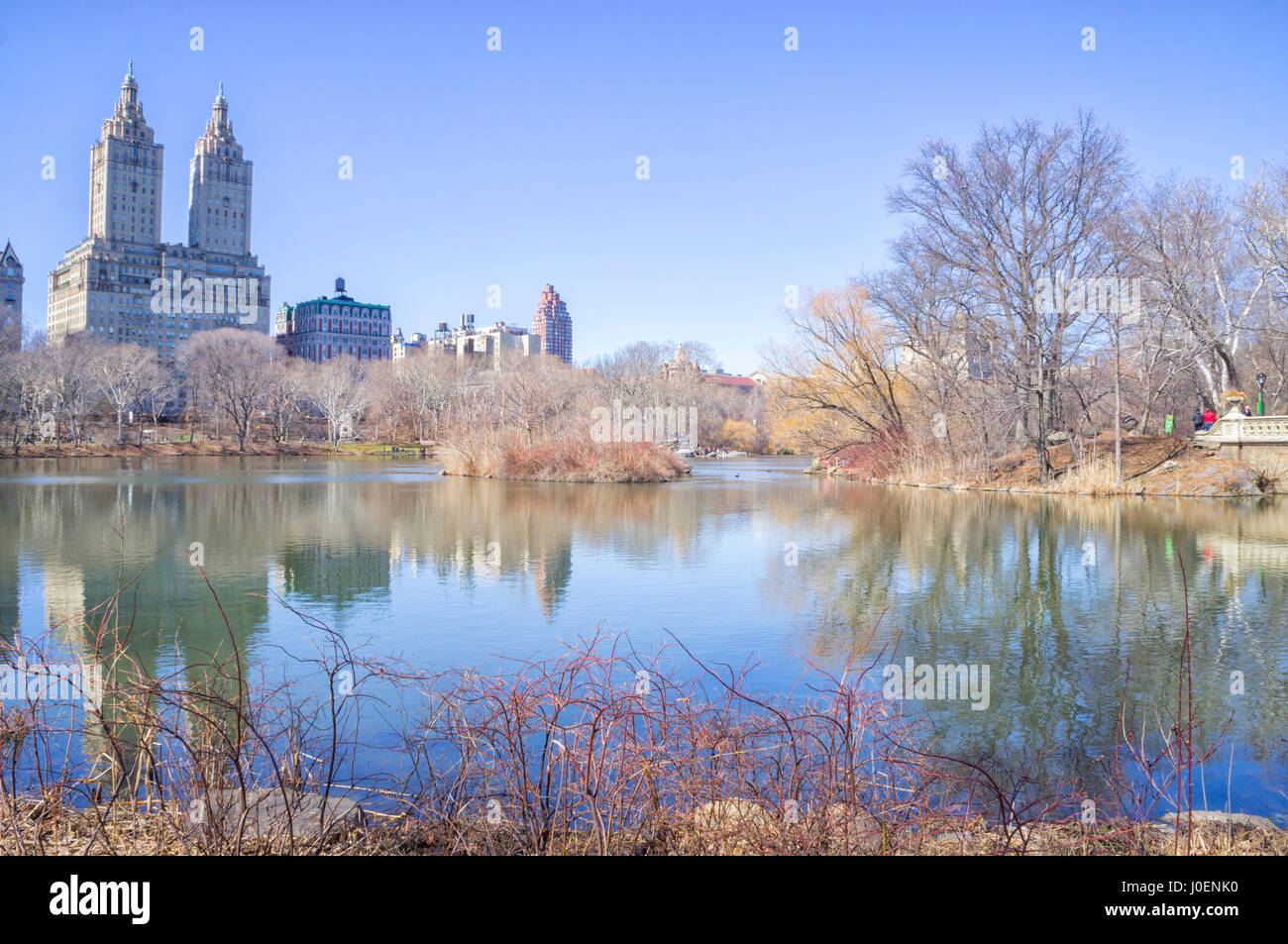 Vista di Emery Roth's San Remo Appartamenti dal Central Park di New York Foto Stock