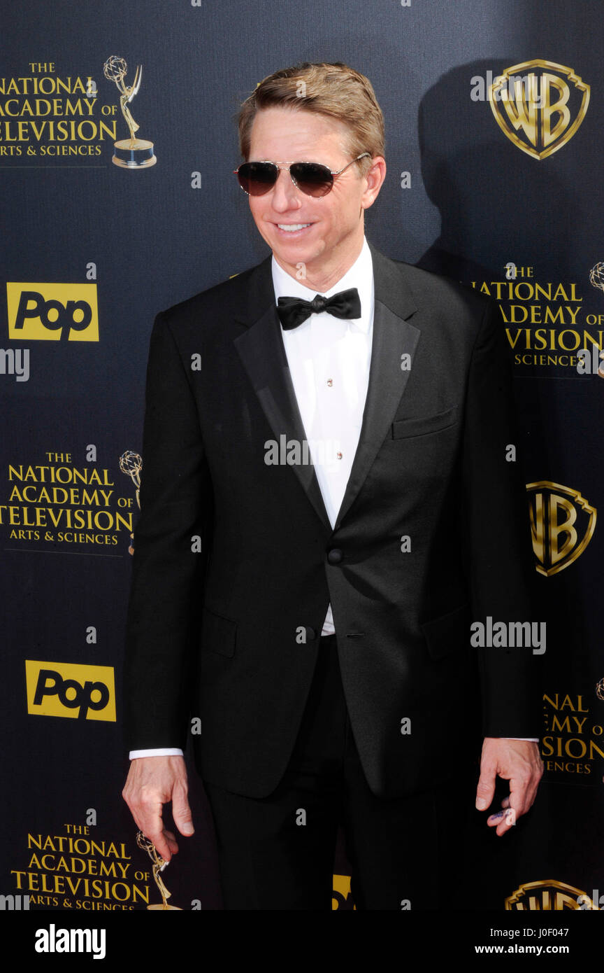 Bradley Bell assiste l'annuale quarantaduesima giorno Emmy Awards a Warner Bros Studios su Aprile 26th, 2015 a Burbank, in California. Foto Stock