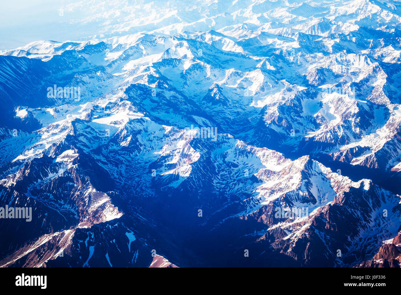 Vista aerea della montagna in colore blu Foto Stock