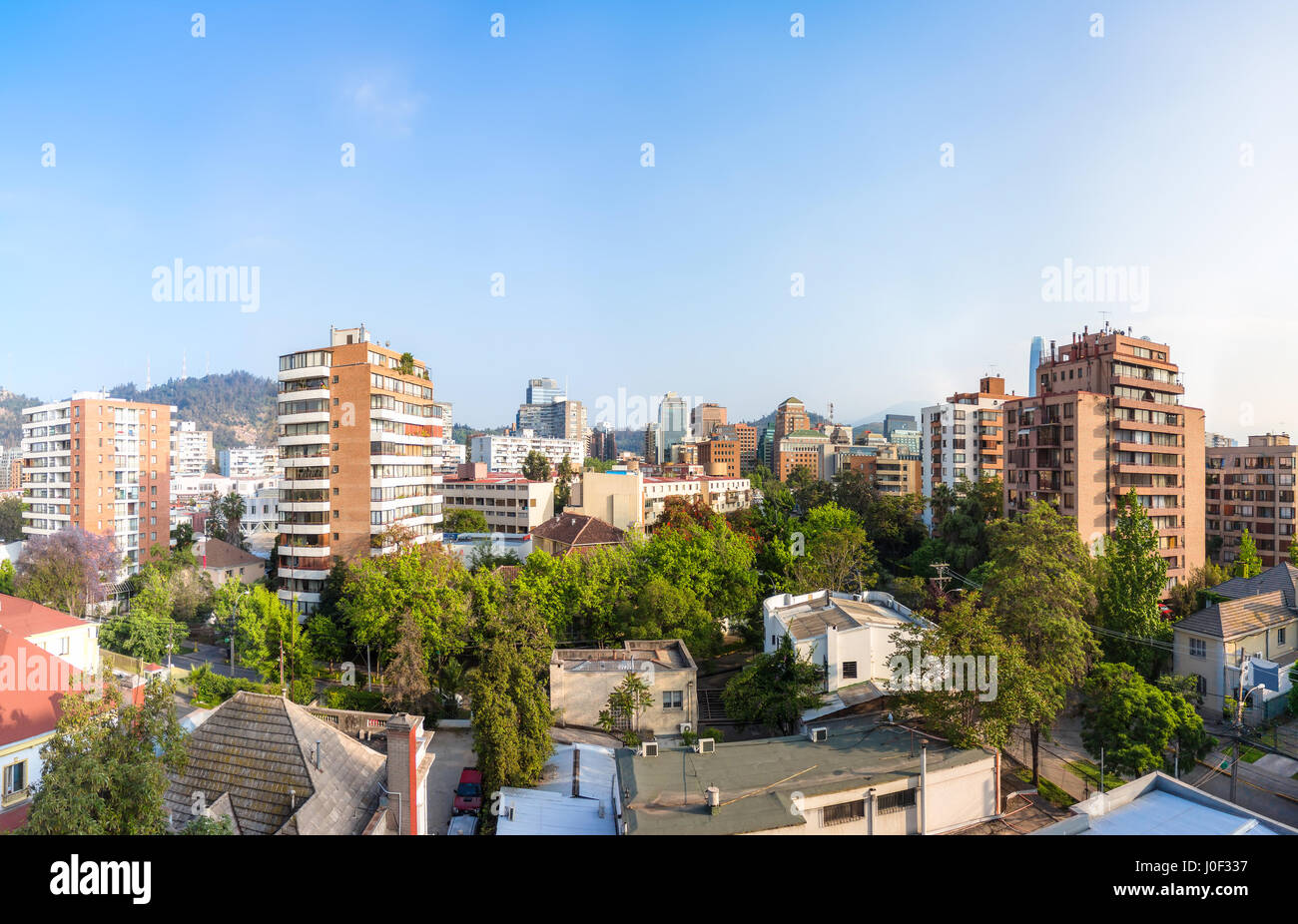 Vista panoramica del quartiere residenziale di Providencia comune a Santiago del Cile Foto Stock