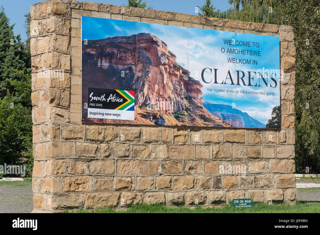 Benvenuti Clarens segno in ingresso alla città, Clarens, Libero Stato Provincia, Sud Africa Foto Stock
