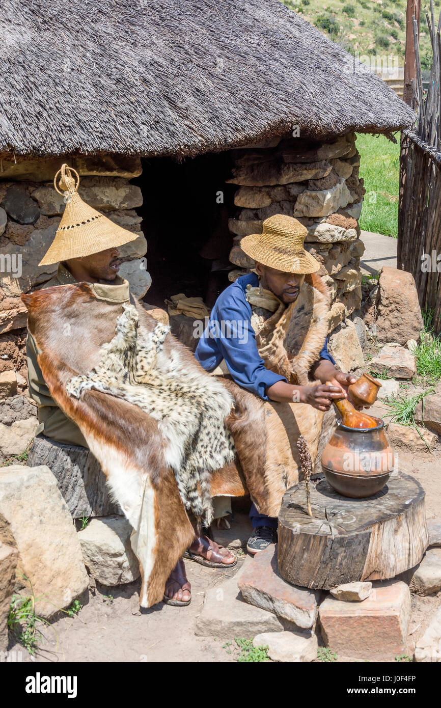 Capo Tribù e Lesiba a Basotho Villaggio Culturale, Golden Gate Highlands National Park, Libero Stato Provincia, Repubblica del Sud Africa Foto Stock