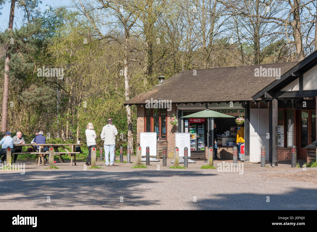 Cafe in parcheggio auto a Oakham & Chatley Heath, Ockham Surrey, Inghilterra, Regno Unito Foto Stock
