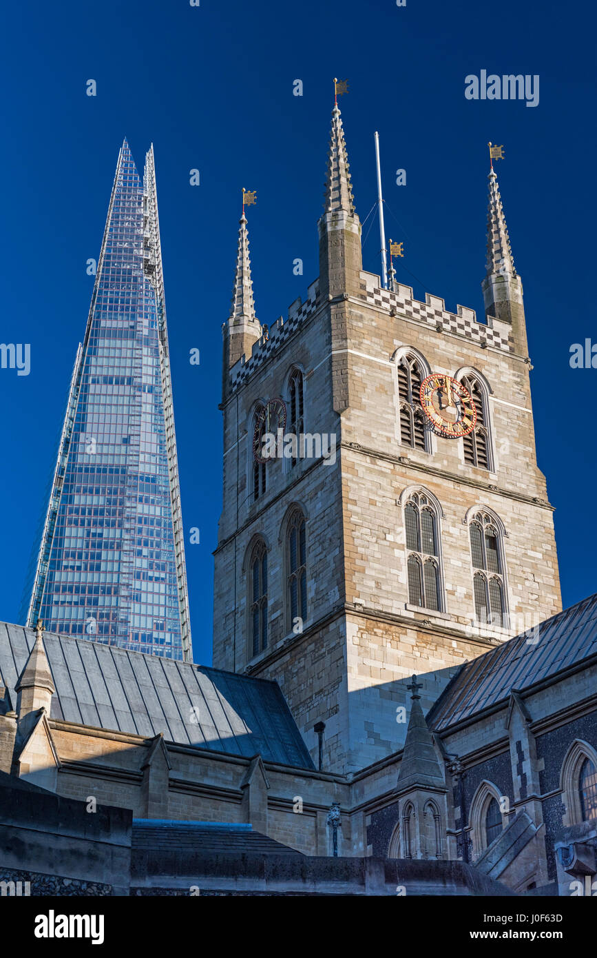 Cattedrale di Southwark e Shard grattacielo South Bank London REGNO UNITO Foto Stock