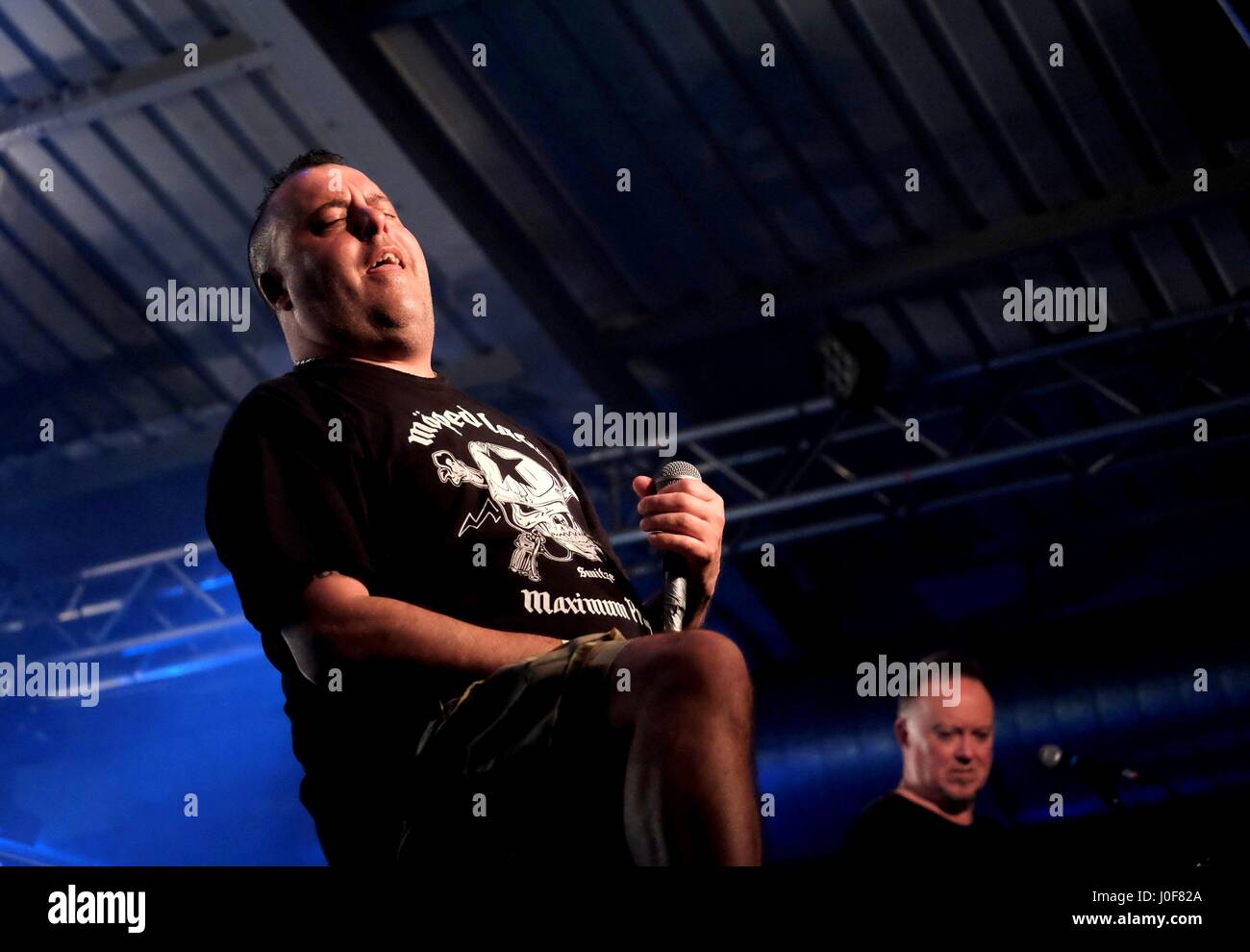Peter Bywaters eseguendo con British punk band Pietro e il tubo di prova i neonati Foto Stock