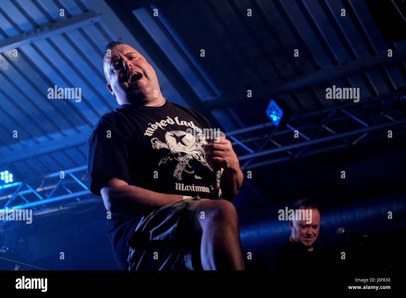 Peter Bywaters eseguendo con British punk band Pietro e il tubo di prova i neonati Foto Stock