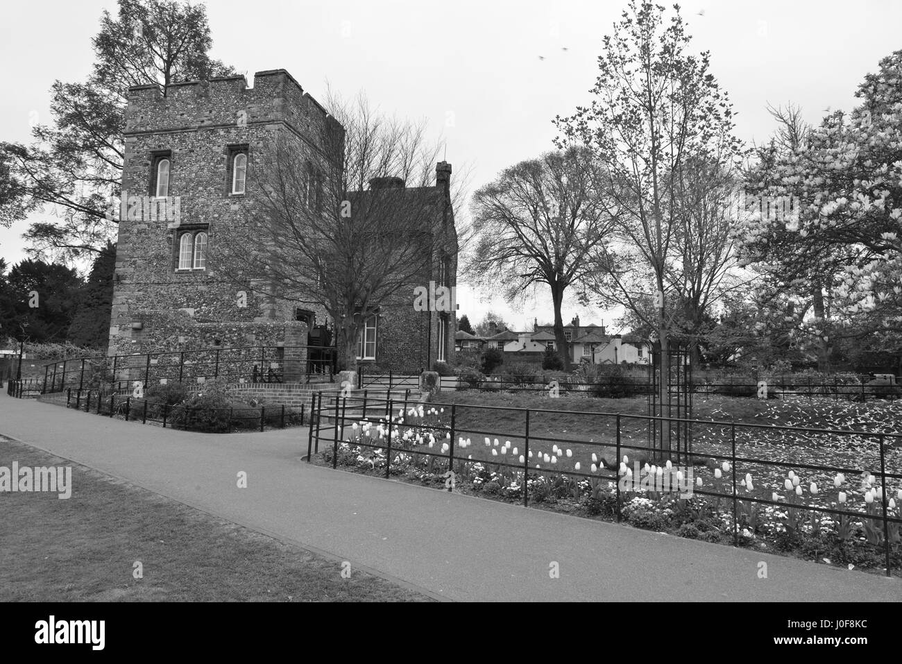 Westgate, che è la porta medievale casa in area di Canterbury che è parte della parete della città, la più grande che sopravvive in Inghilterra. Foto Stock