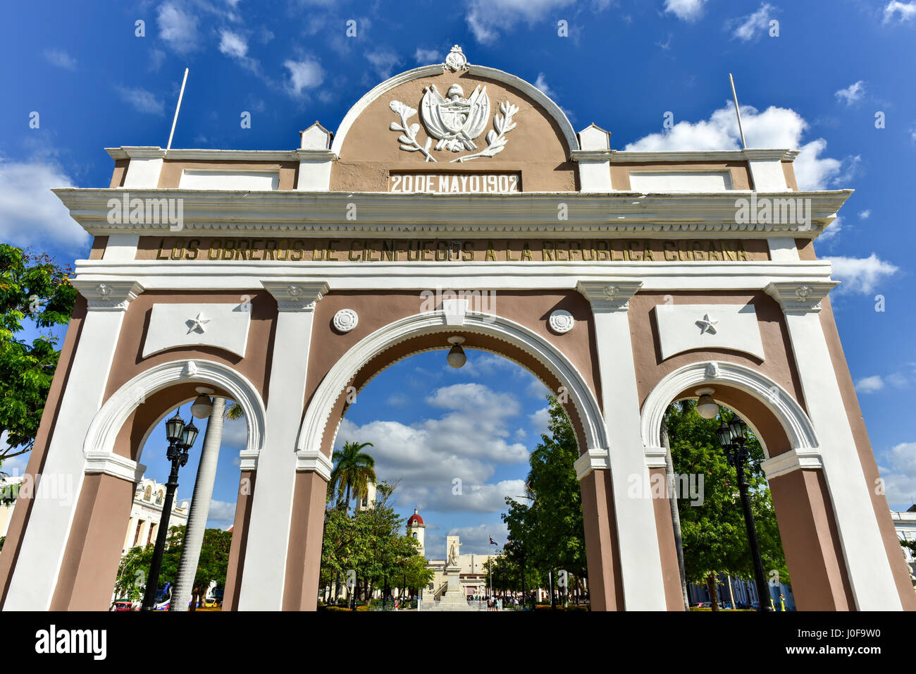 L'Arco di Trionfo di Jose Marti Park, Cienfuegos, Cuba. L'arco è un monumento per l indipendenza cubana. Foto Stock