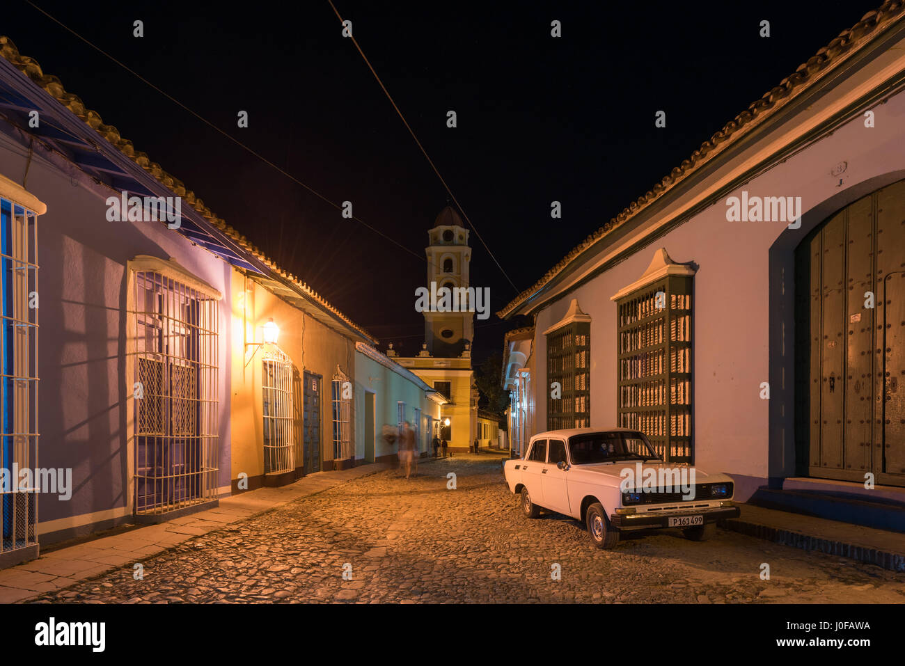 Trinidad, Cuba - Jan 12, 2017: Lada e torre campanaria del convento di San Francisco de Asis in Trinidad, Cuba. Foto Stock