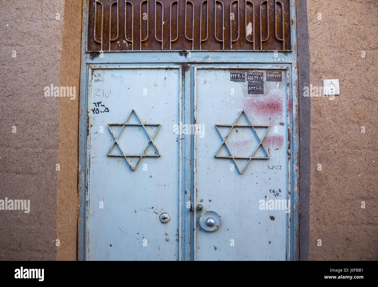 Stella ebraica di Davide simbolo su una porta sulla città vecchia di Kashan città, capitale della contea di Kashan dell'Iran Foto Stock