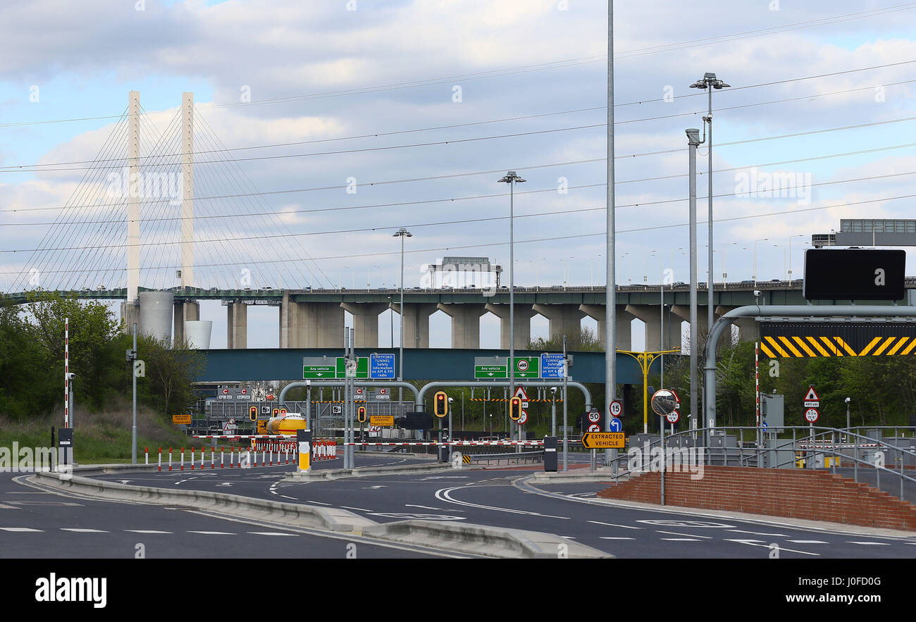 Vista generale del Dartford Crossing in Kent, come Segretario di Stato per i trasporti Chris Grayling ha annunciato il percorso per il Lower Thames Crossing, che sarebbe il primo nuovo attraversamento del Tamigi a est di Londra poiché la Regina Elisabetta II ponte innaugurato a Dartford in 1991. Foto Stock