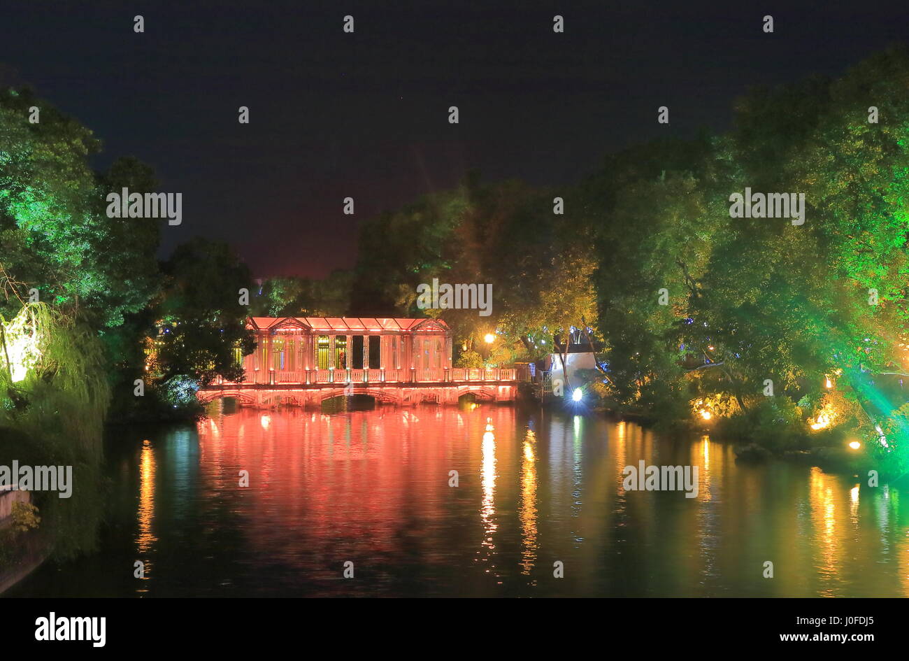 Ruvido lago di notte cityscape di Guilin Cina Foto Stock