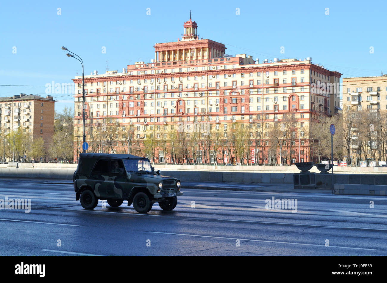 Street view con architettura stalinista in Mosca. Foto Stock
