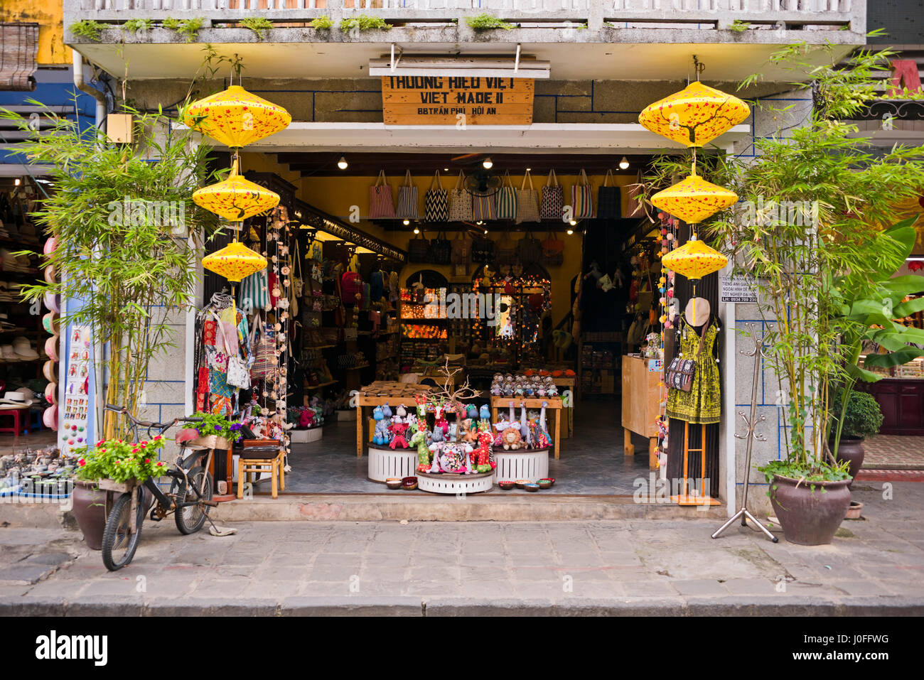 Vista orizzontale di un shopfront a Hoi An, Vietnam. Foto Stock