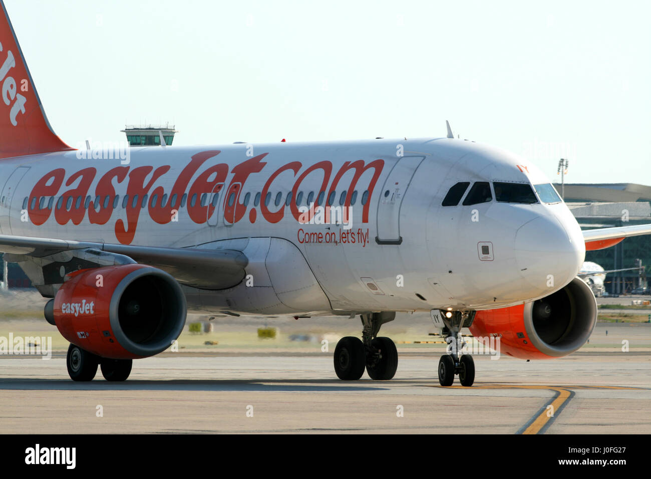 G-EZIY,Easyjet Airbus 319 taxi a riposo, Barcellona, Spagna Foto Stock