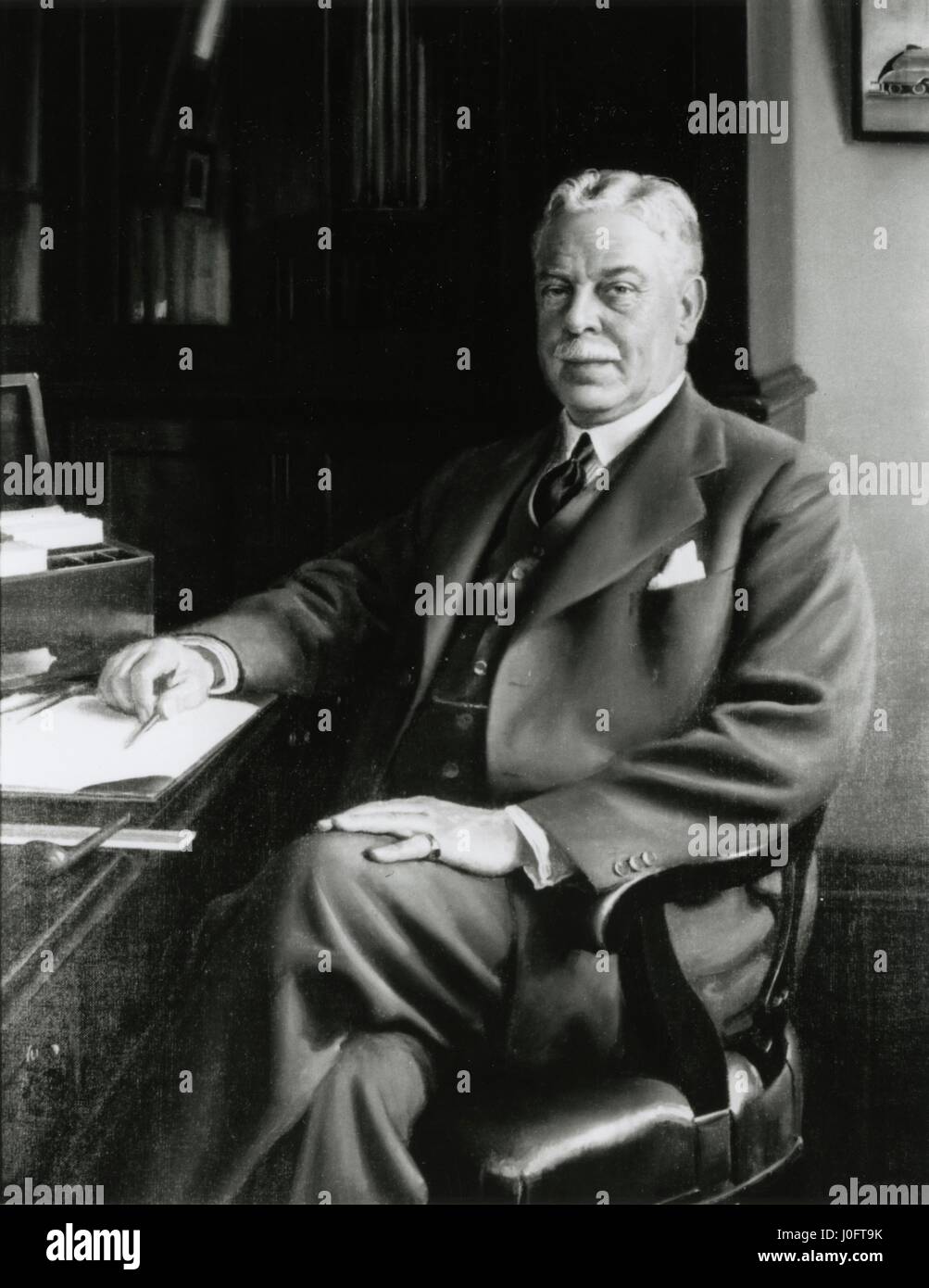 Herbert Sir Nigel Gresley (1876-1941) seduto Foto Stock
