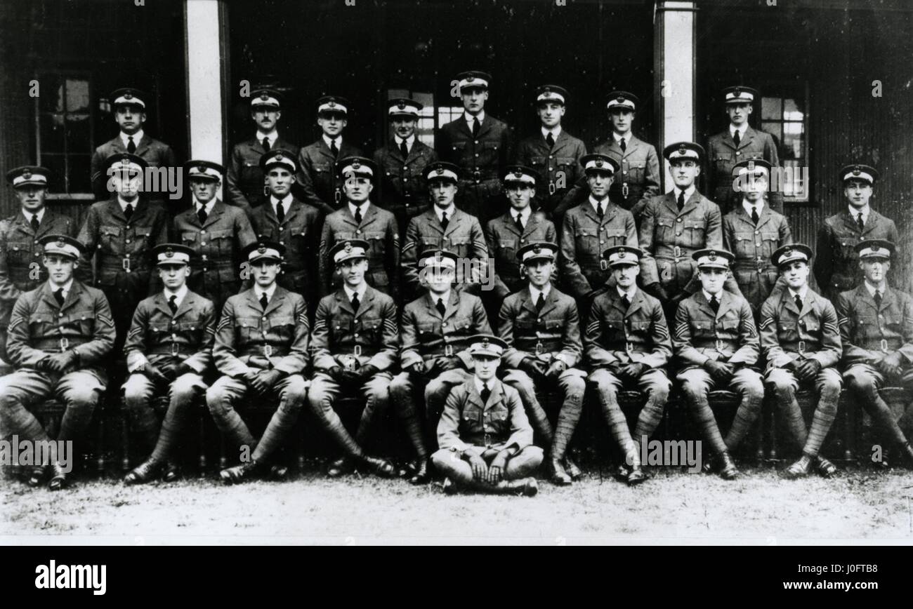 Ritratto di gruppo, RAF cadetti tra cui Frank Whittle (bancata posteriore, terzo da sinistra), Collegio RAF Cranwell Foto Stock