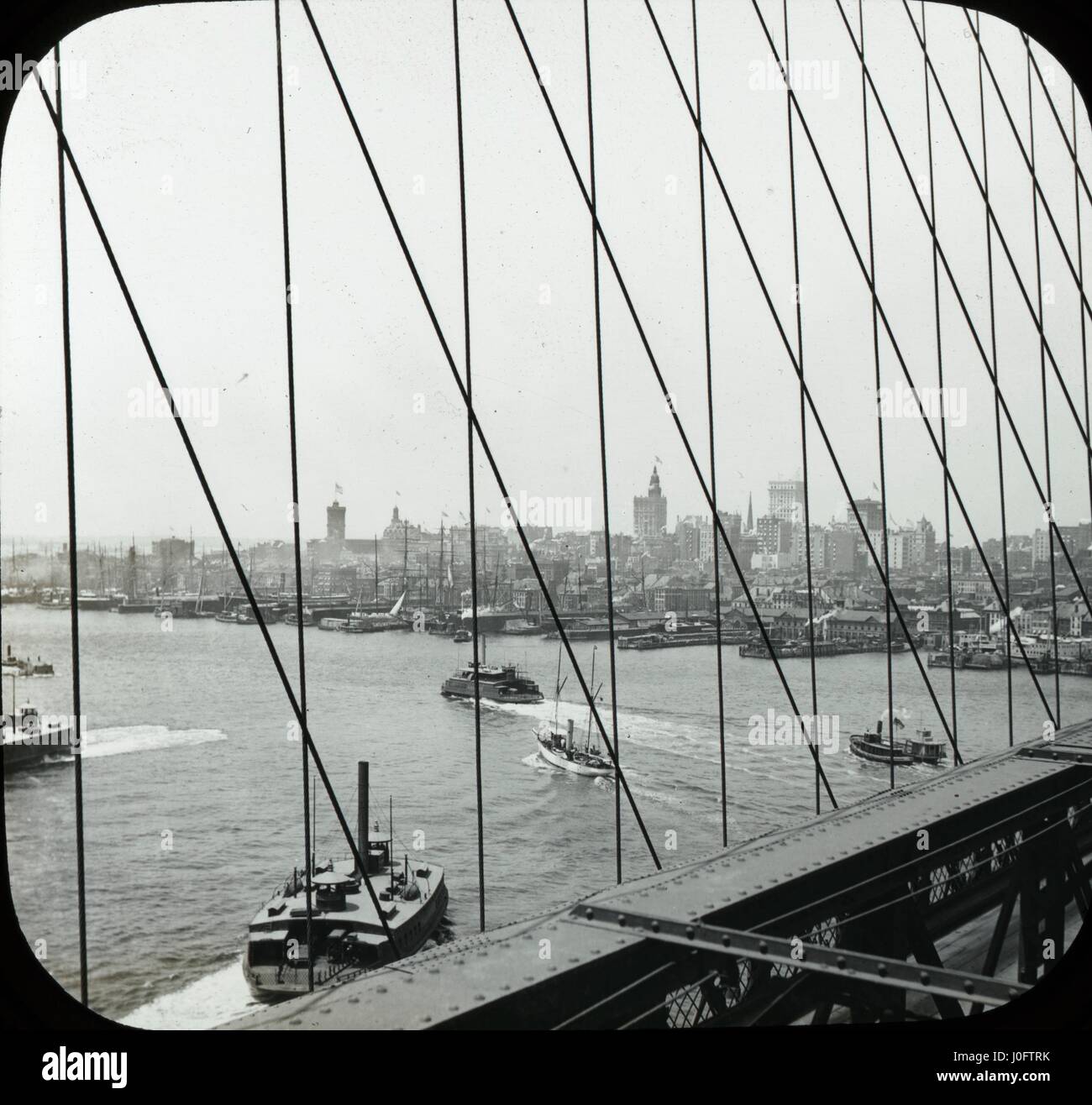 New York City edifici visto da un ponte Foto Stock