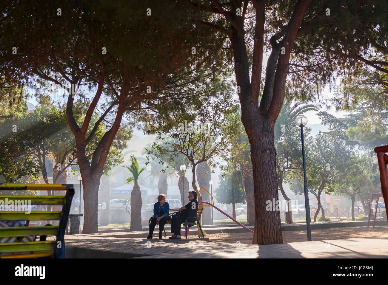 Vista della città con il Castello Ruffo Scilla, Calabria, Italia Foto Stock